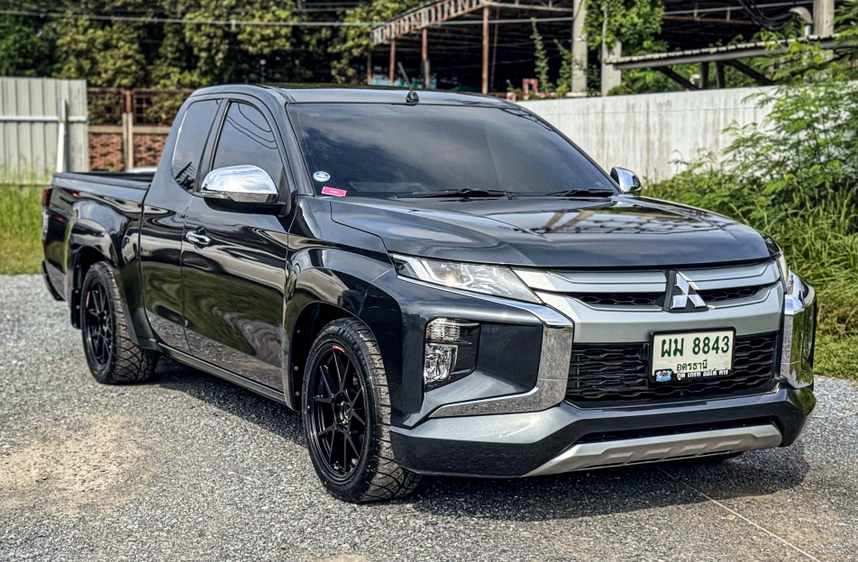 MITSUBISHI TRITION CAB GLX